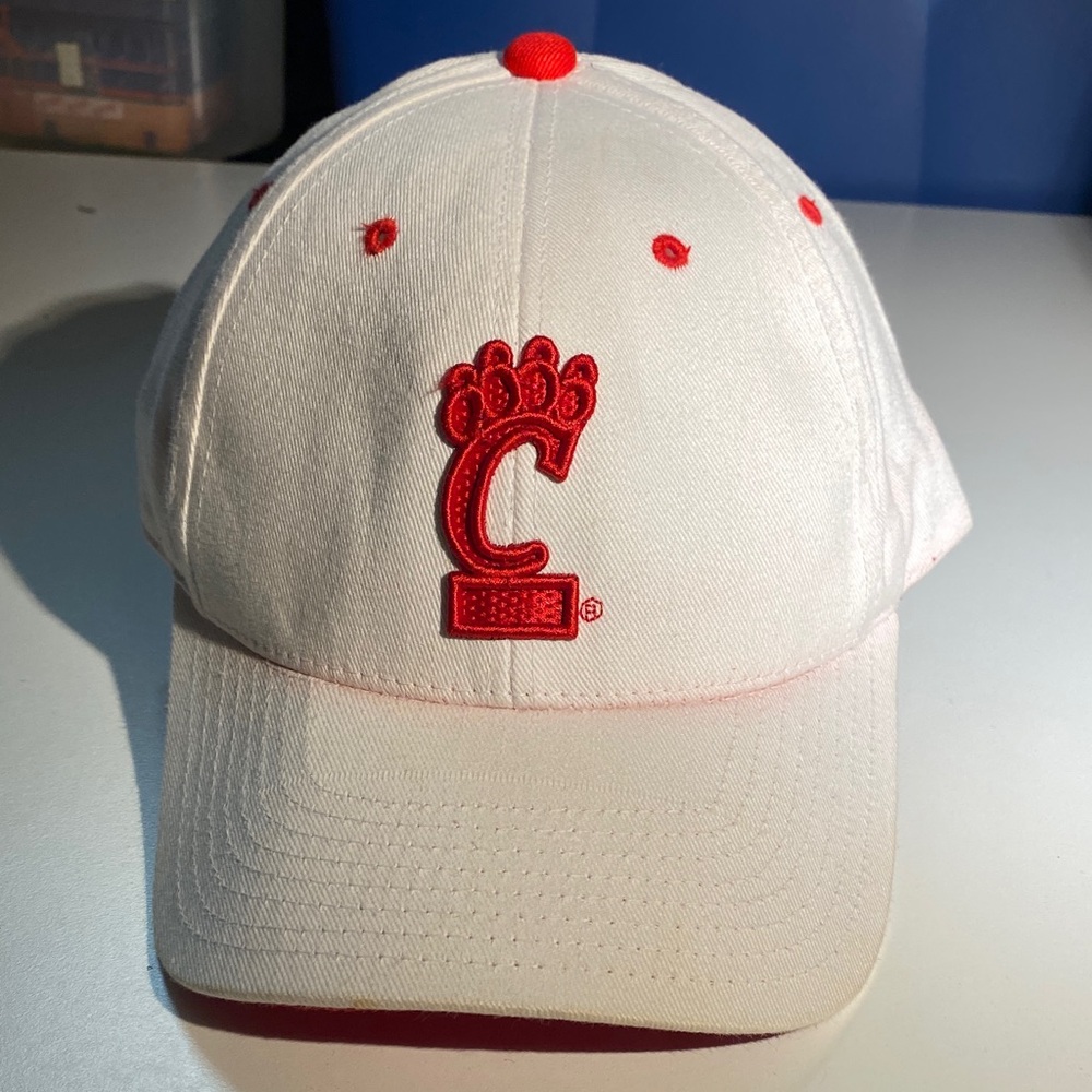 Cincinnati Bearcats NCAA Paw logo Colosseum White & Red Men’s Adjustable Hat Cap